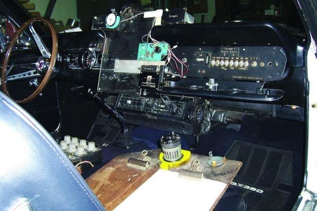 rally-car-with-curta